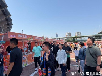 开云-足球遇上市集！齐鲁超赛开赛 泉城烟火气点燃赛事消费热